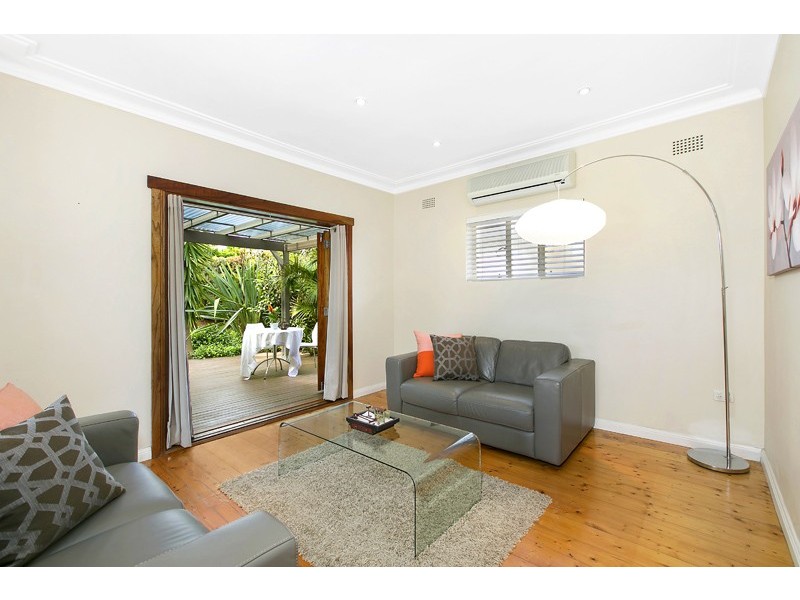 17 Cannons Parade, Forestville NSW 2087