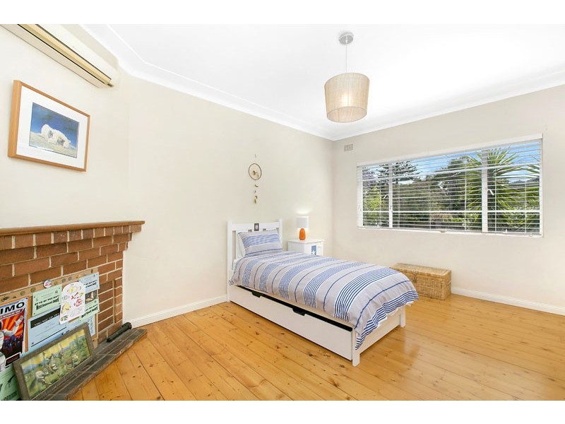 17 Cannons Parade, Forestville NSW 2087