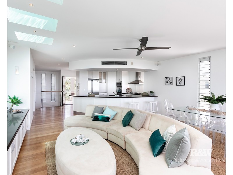 2/37 Sobraon Street, Sunrise Beach QLD 4567