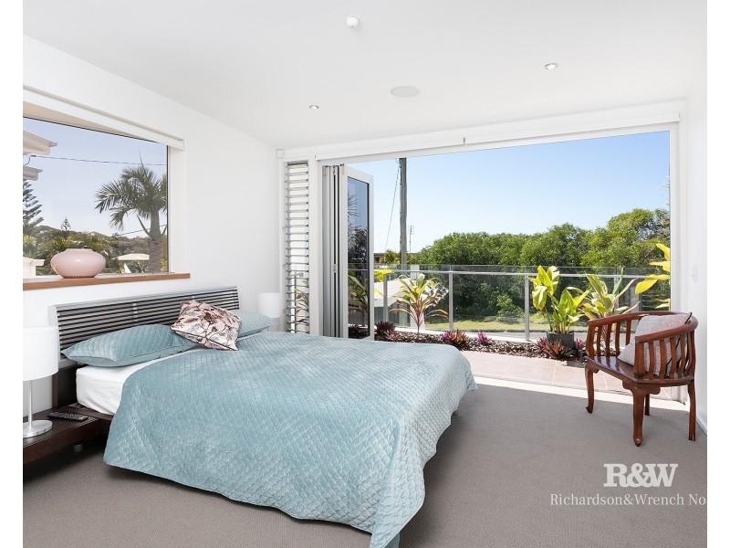 2/37 Sobraon Street, Sunrise Beach QLD 4567