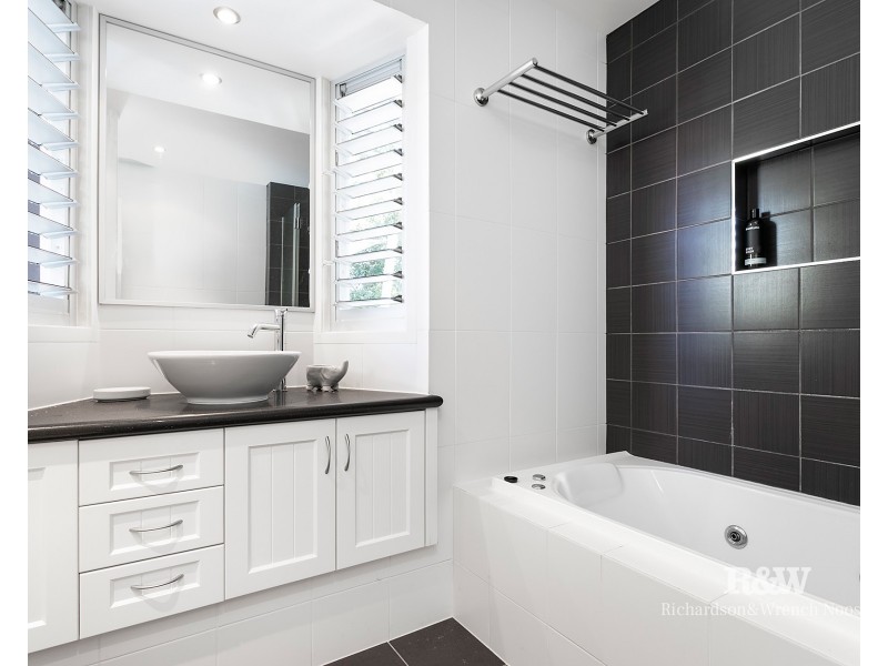 2/37 Sobraon Street, Sunrise Beach QLD 4567
