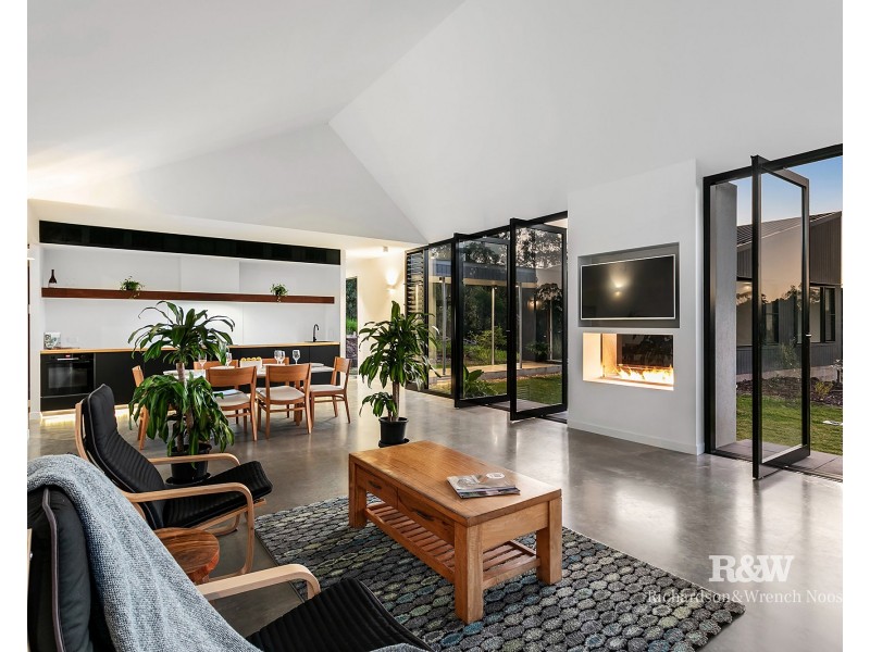 359 Old Tewantin Road, Lake Macdonald QLD 4563