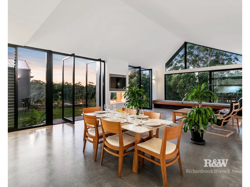 359 Old Tewantin Road, Lake Macdonald QLD 4563