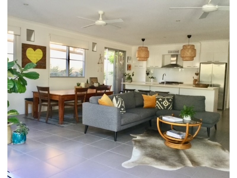 1/11 Corsair Crescent, Sunrise Beach QLD 4567