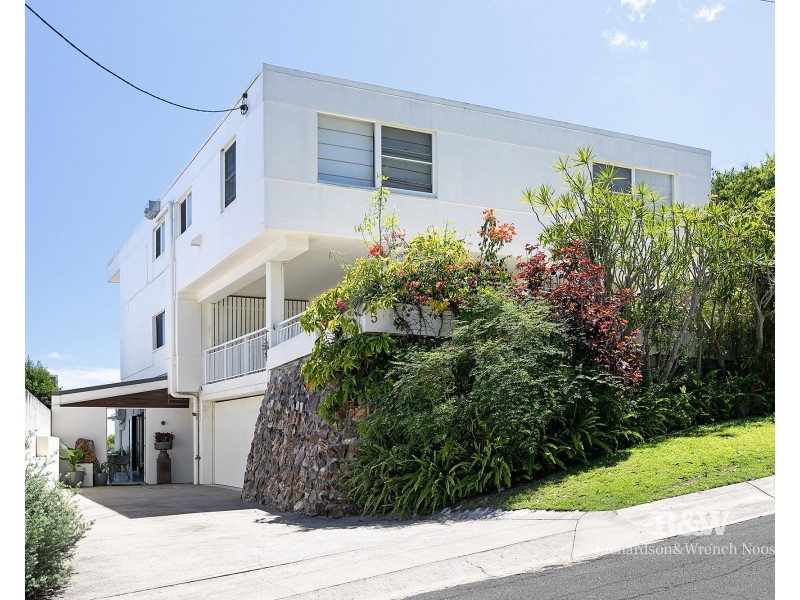 1/5 Natasha Avenue, Noosa Heads QLD 4567