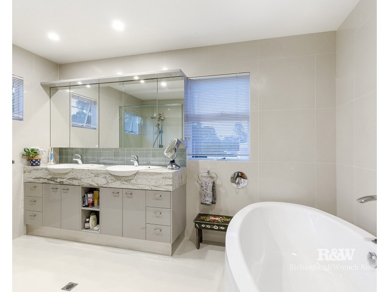 28 Angler Street, Noosa Heads QLD 4567