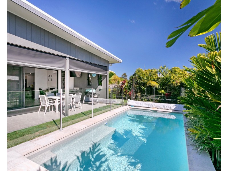 14 Hollyhock Crescent, Noosa Heads QLD 4567