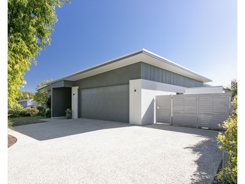14 Hollyhock Crescent, Noosa Heads QLD 4567