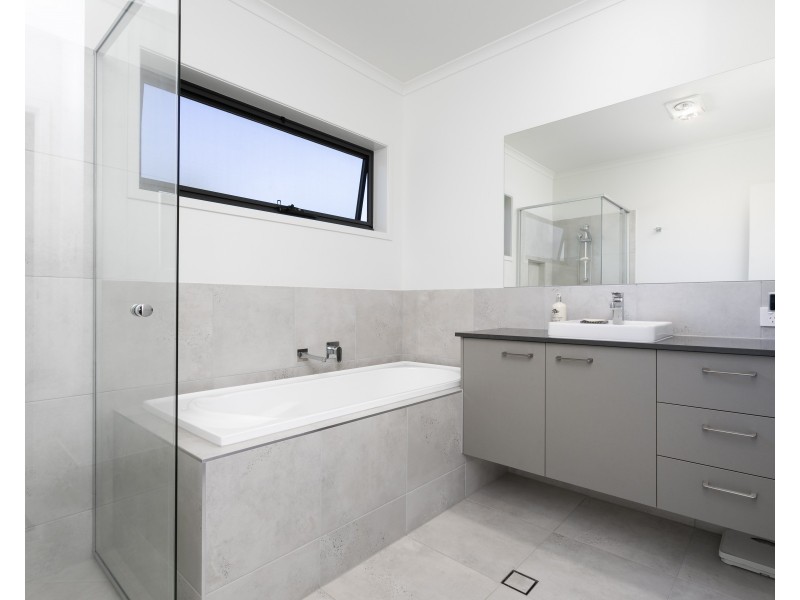 14 Hollyhock Crescent, Noosa Heads QLD 4567