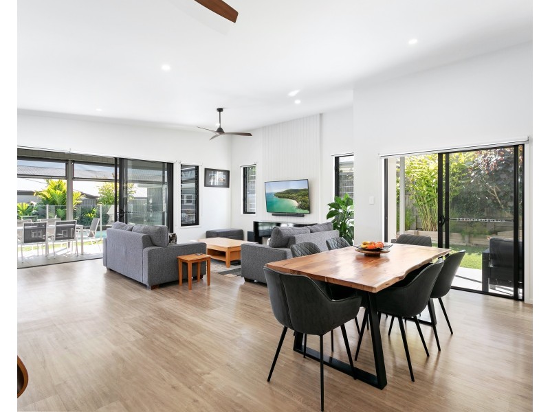 14 Hollyhock Crescent, Noosa Heads QLD 4567