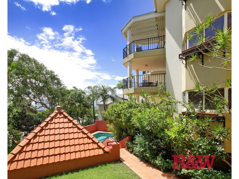 2/2 Park Crescent, Sunshine Beach QLD 4567