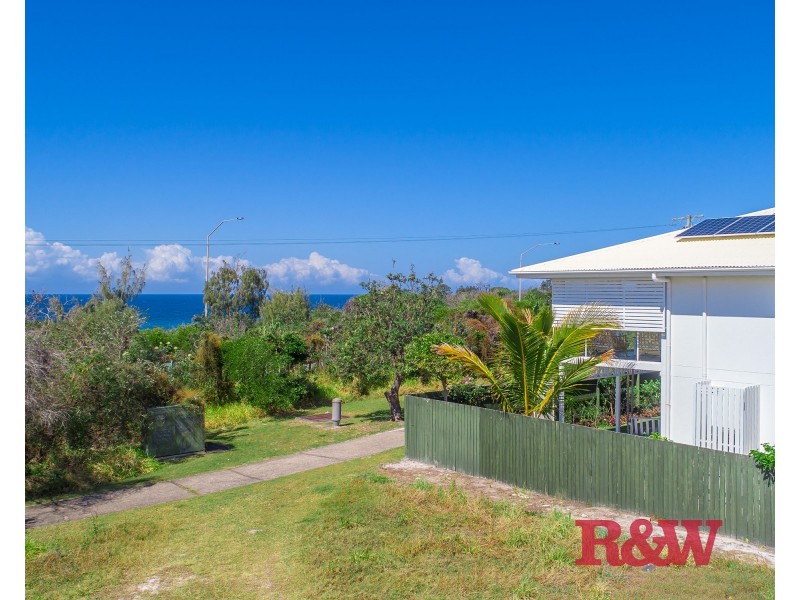 16 Antipodes Close, Castaways Beach QLD 4567