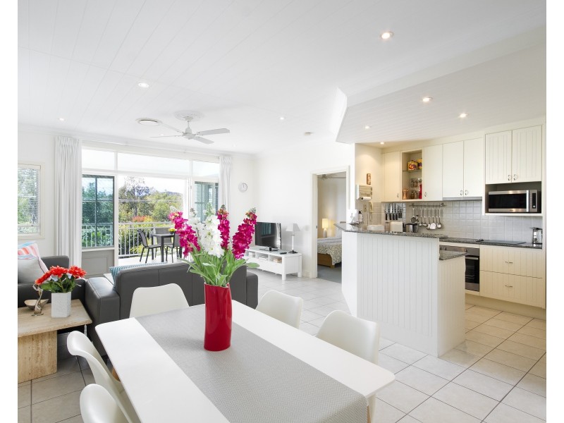 8/19 Russell Street, Noosaville QLD 4566