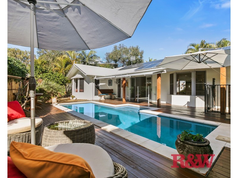 22 Wavecrest Drive, Castaways Beach QLD 4567