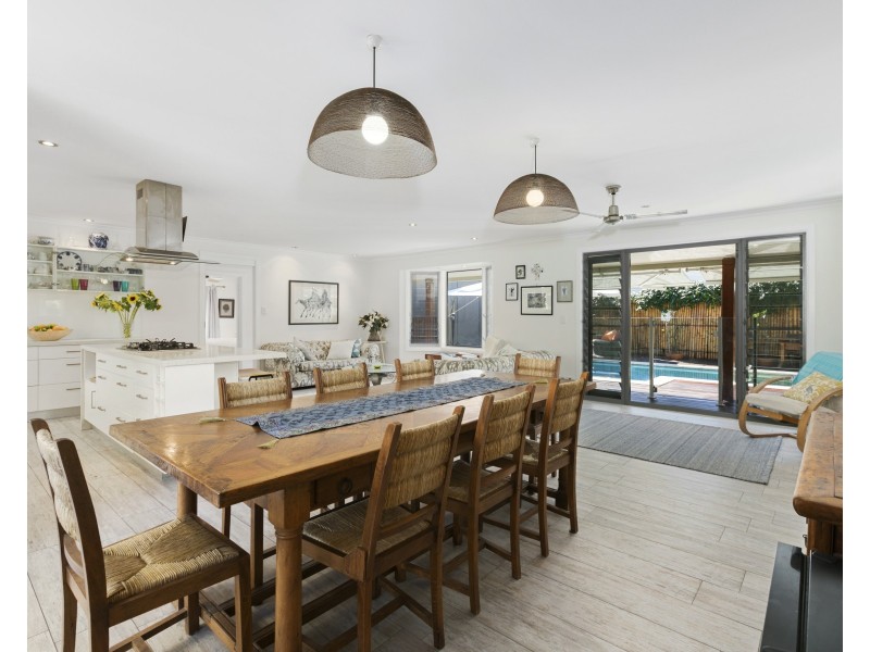 22 Wavecrest Drive, Castaways Beach QLD 4567