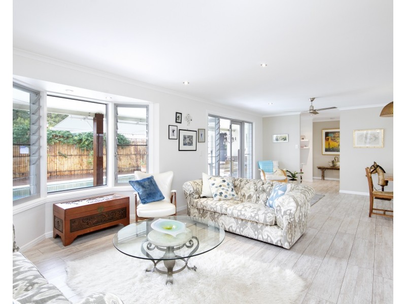 22 Wavecrest Drive, Castaways Beach QLD 4567