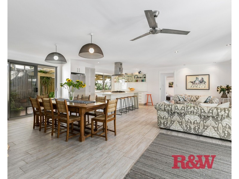 22 Wavecrest Drive, Castaways Beach QLD 4567