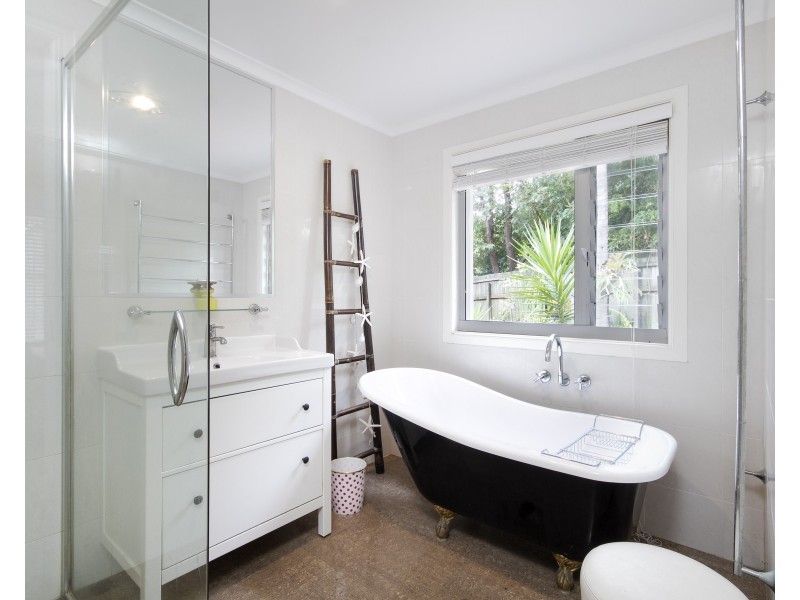22 Wavecrest Drive, Castaways Beach QLD 4567