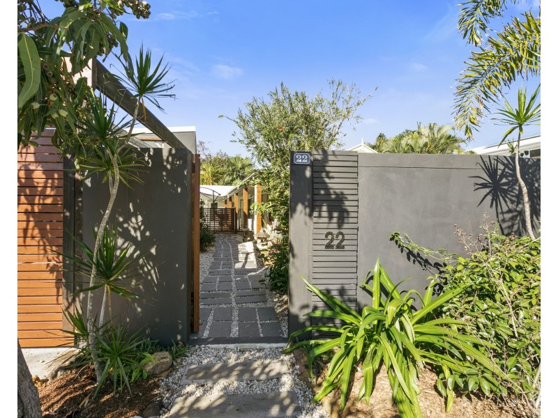 22 Wavecrest Drive, Castaways Beach QLD 4567