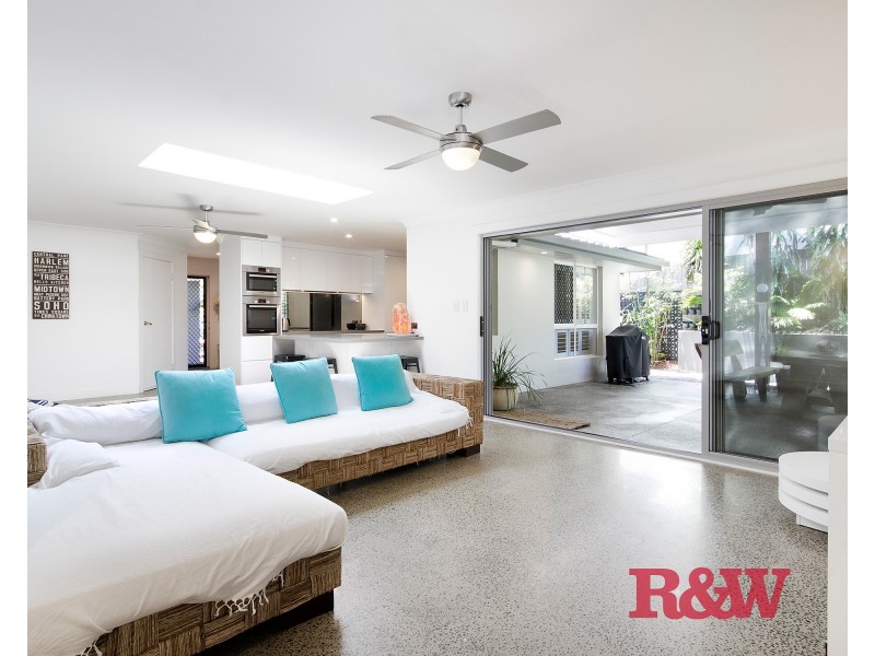 18 Moonbeam Crescent, Castaways Beach QLD 4567