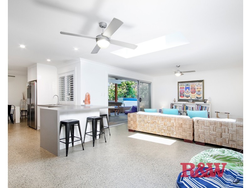 18 Moonbeam Crescent, Castaways Beach QLD 4567