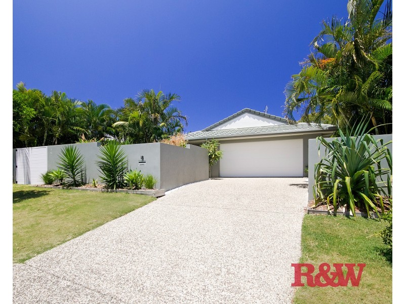 18 Moonbeam Crescent, Castaways Beach QLD 4567