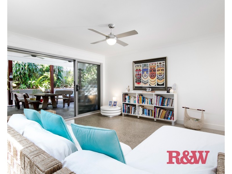 18 Moonbeam Crescent, Castaways Beach QLD 4567