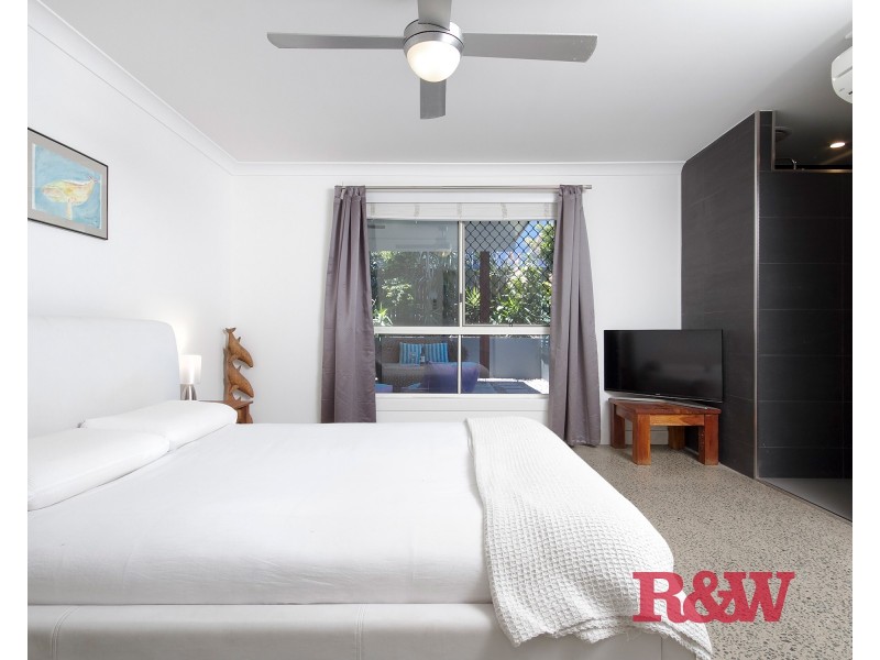 18 Moonbeam Crescent, Castaways Beach QLD 4567