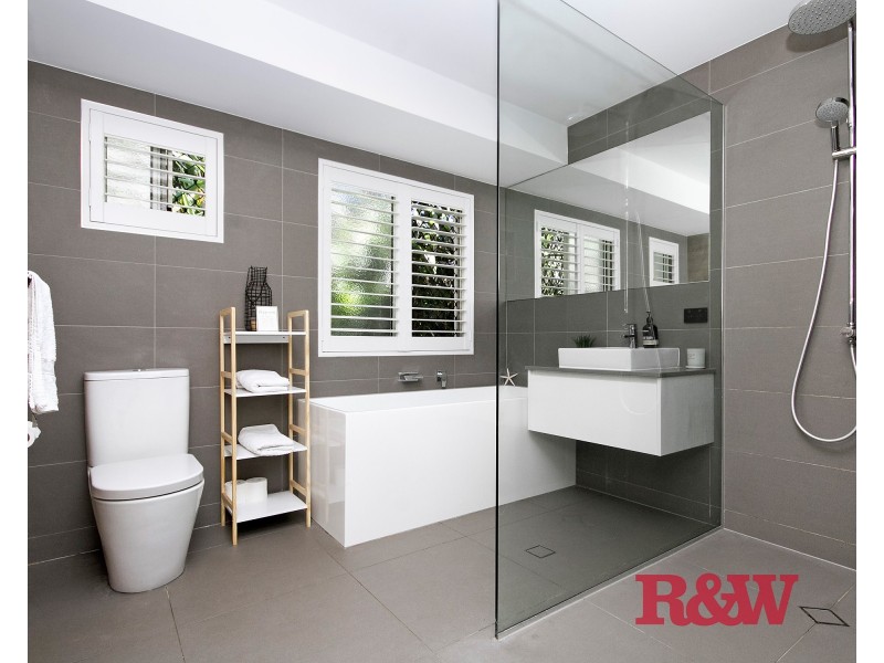18 Moonbeam Crescent, Castaways Beach QLD 4567