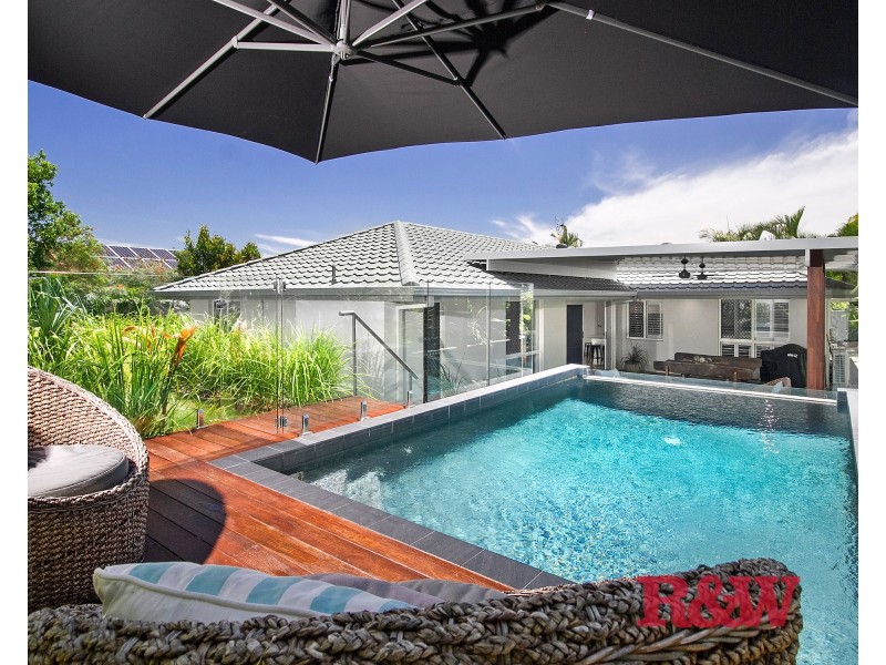 18 Moonbeam Crescent, Castaways Beach QLD 4567