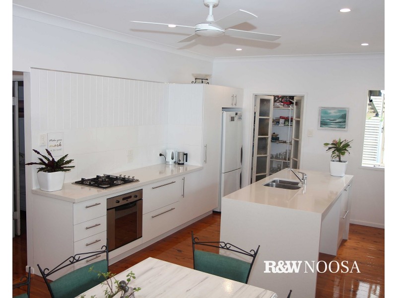 8 Boreen Parade, Boreen Point QLD 4565