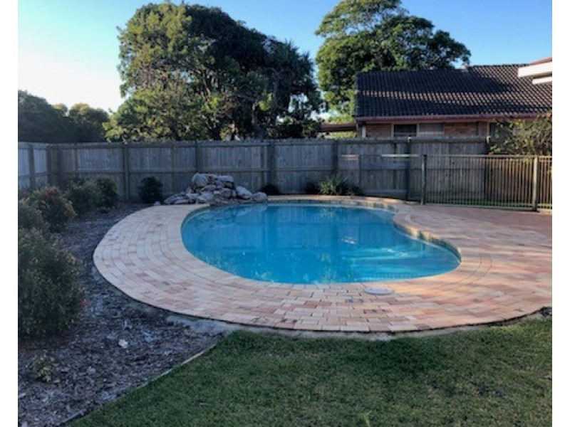 8 Columbia Drive, Sunrise Beach QLD 4567