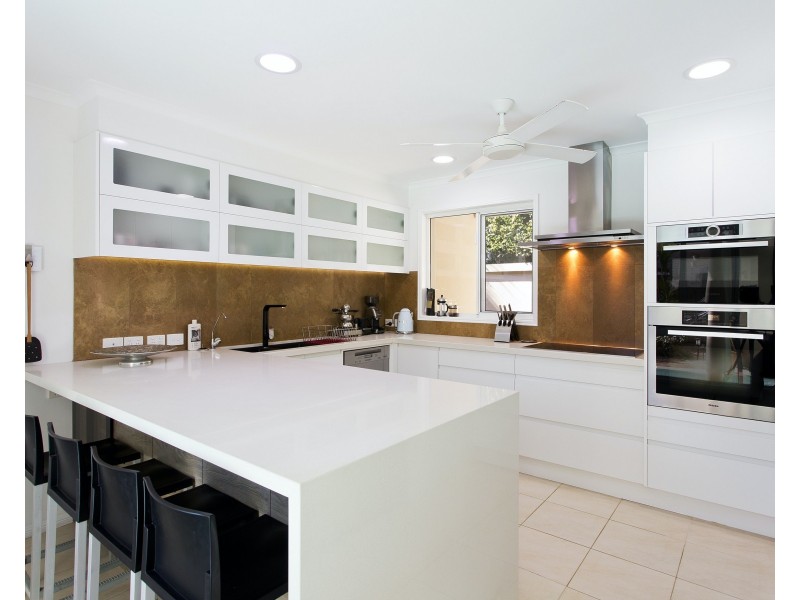 37 Dolphin Crescent, Noosaville QLD 4566