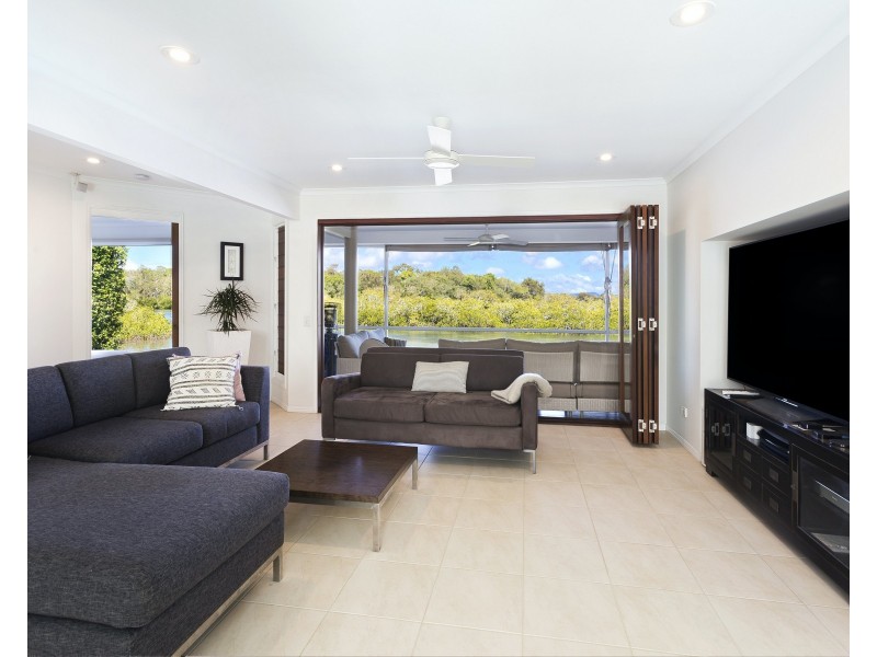 37 Dolphin Crescent, Noosaville QLD 4566