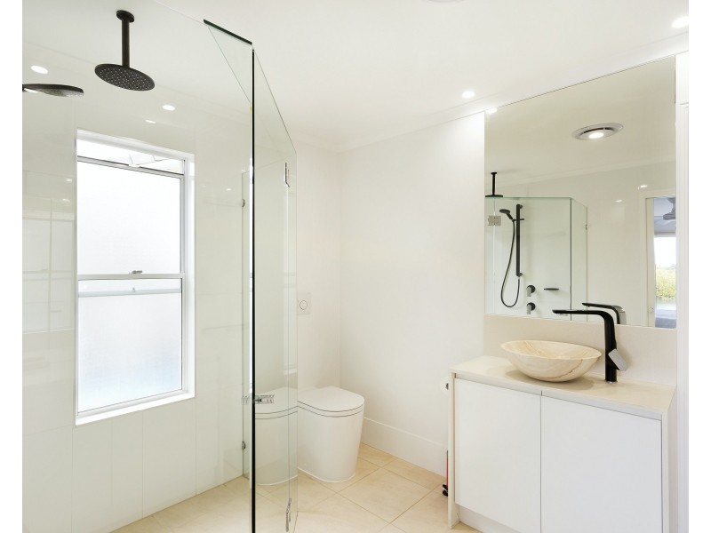 37 Dolphin Crescent, Noosaville QLD 4566