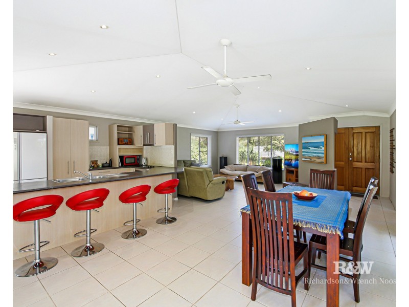 2 Cooroibah Crescent, Tewantin QLD 4565