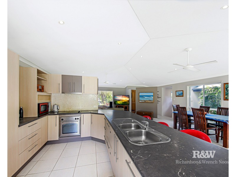 2 Cooroibah Crescent, Tewantin QLD 4565