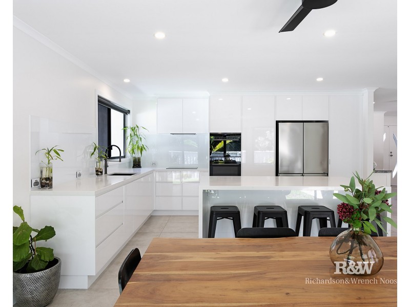 65 Lake Entrance Boulevard, Noosaville QLD 4566