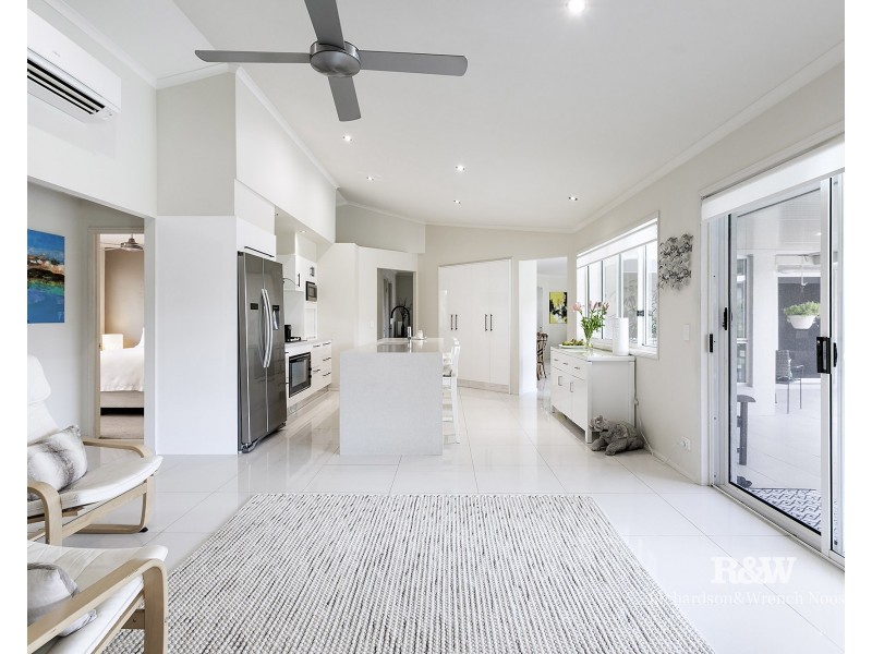 1 Seashell Place, Noosaville QLD 4566