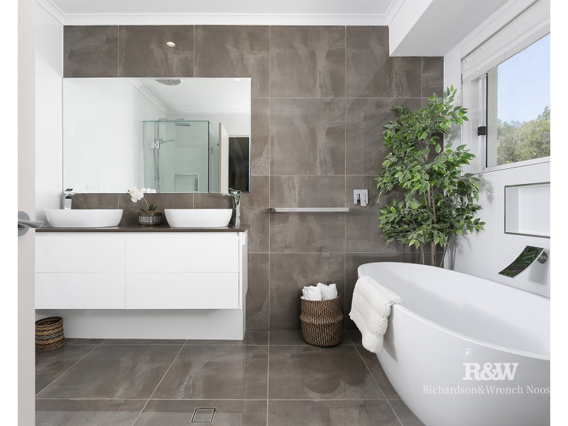 1 Seashell Place, Noosaville QLD 4566