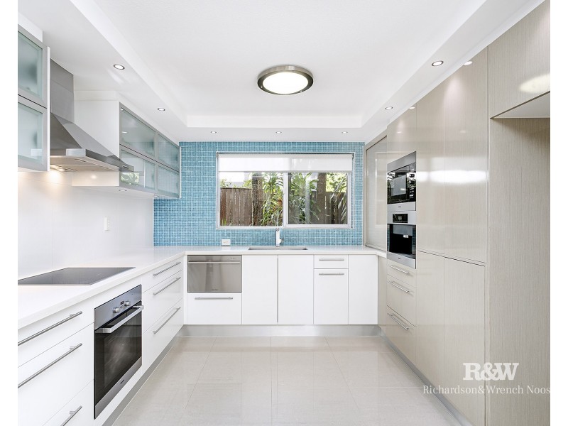 2/4 Bayview Road, Noosa Heads QLD 4567