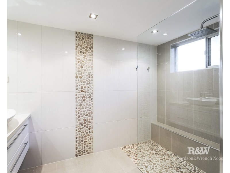 2/4 Bayview Road, Noosa Heads QLD 4567