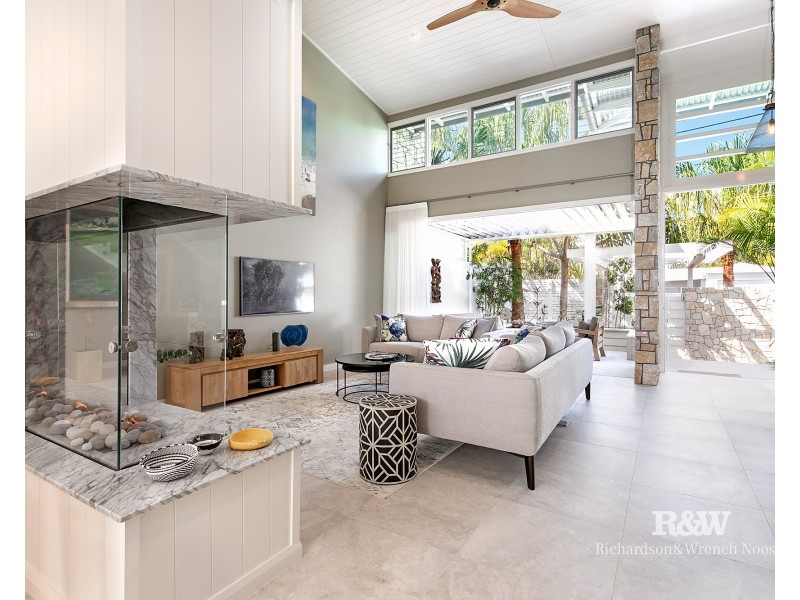 2/27 Edward Street, Noosaville QLD 4566