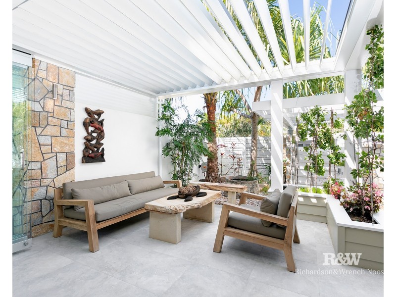 2/27 Edward Street, Noosaville QLD 4566