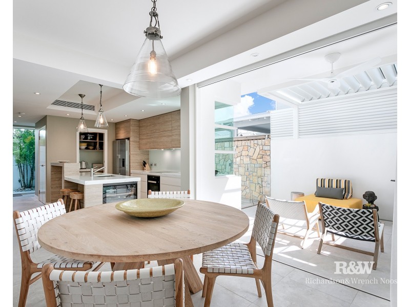 2/27 Edward Street, Noosaville QLD 4566