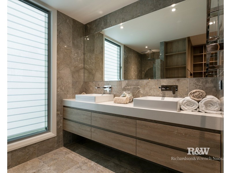 2/27 Edward Street, Noosaville QLD 4566