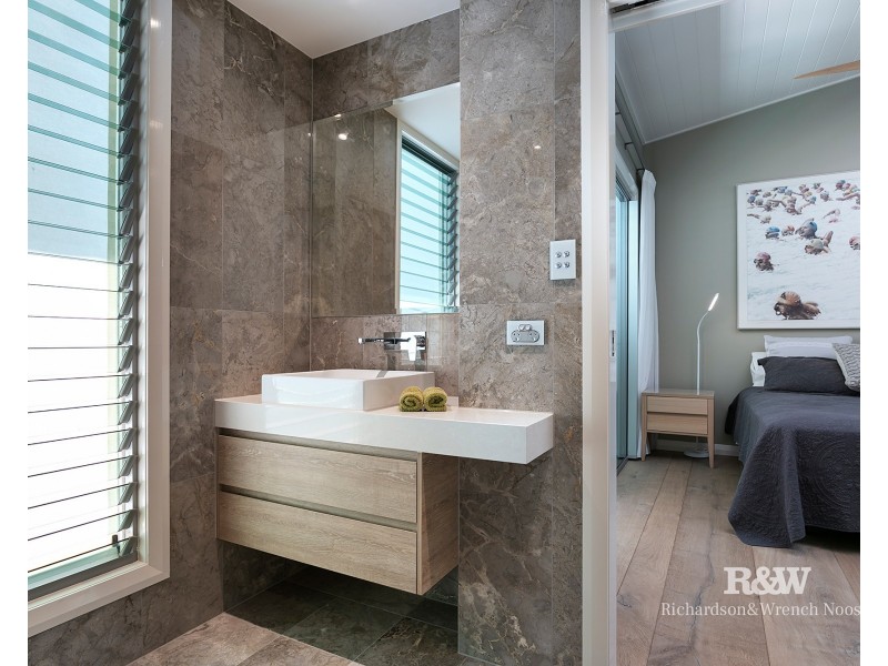 2/27 Edward Street, Noosaville QLD 4566