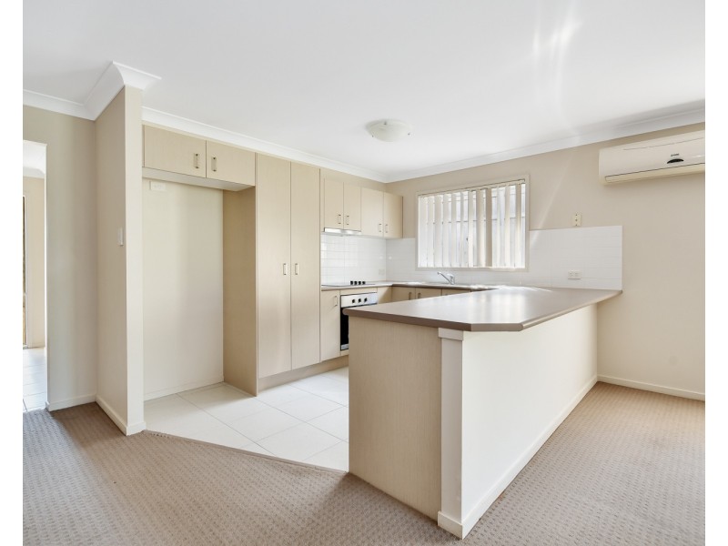 8 Leeside Street, Little Mountain QLD 4551