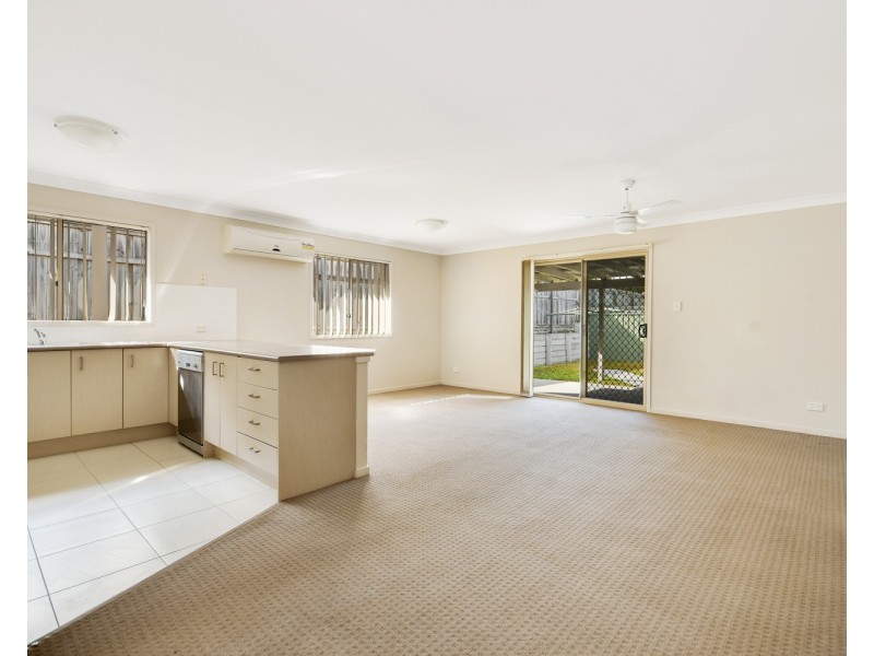 8 Leeside Street, Little Mountain QLD 4551