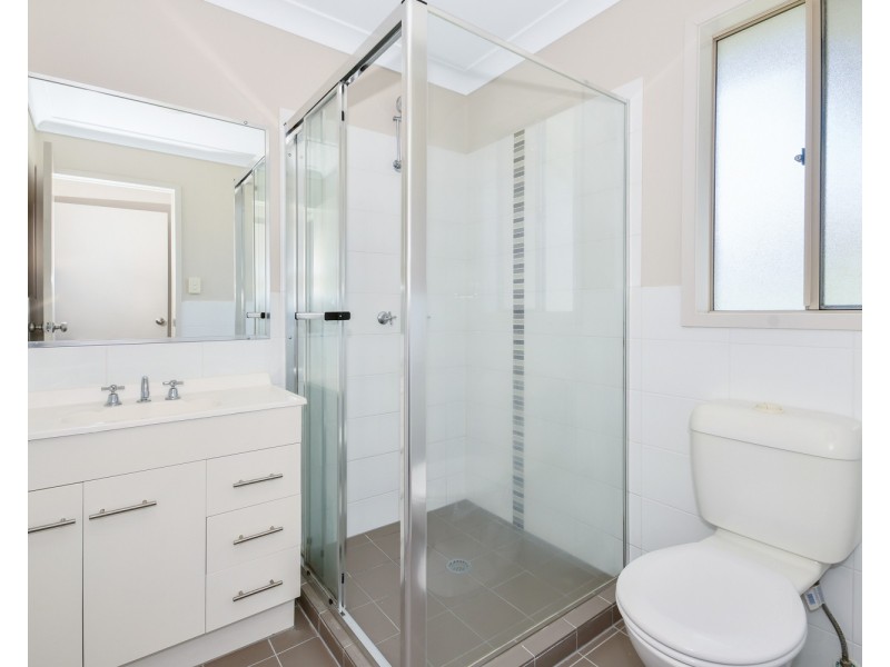 8 Leeside Street, Little Mountain QLD 4551